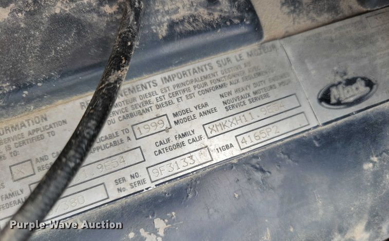 image for item DX7431 1999 Mack CH600 semi truck