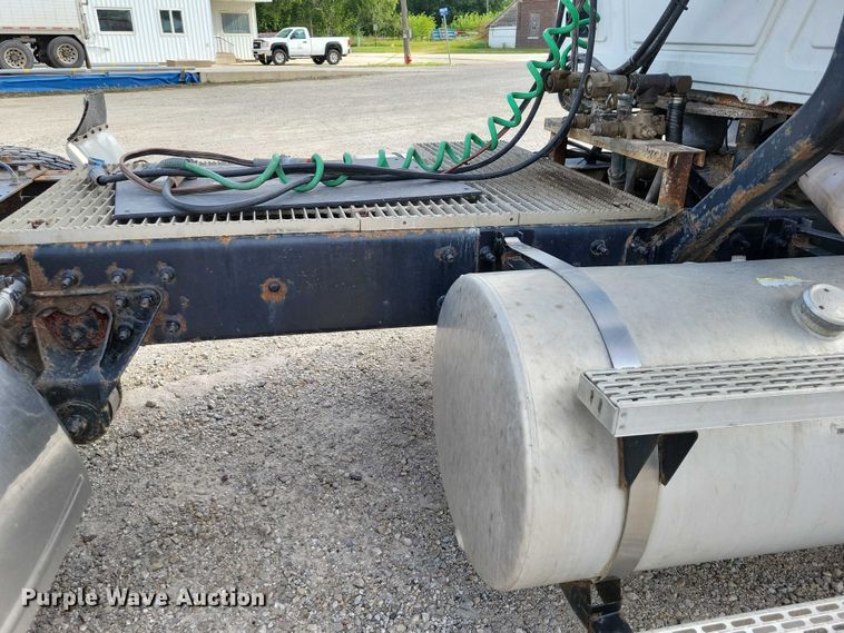 image for item DX7432 2003 Mack CH613 semi truck