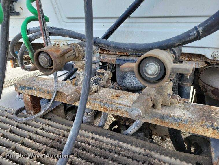 image for item DX7432 2003 Mack CH613 semi truck