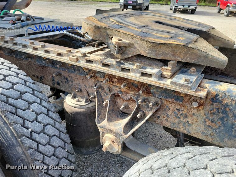 image for item DX7432 2003 Mack CH613 semi truck