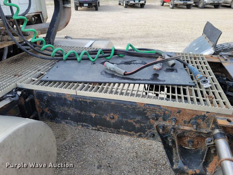 image for item DX7432 2003 Mack CH613 semi truck