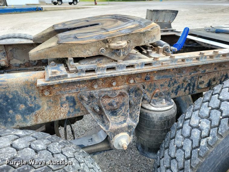 image for item DX7432 2003 Mack CH613 semi truck