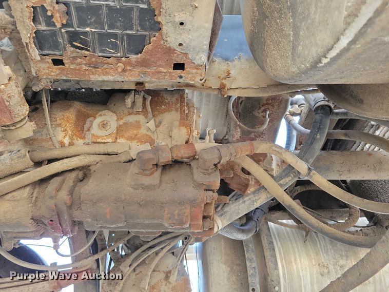 image for item DX7432 2003 Mack CH613 semi truck