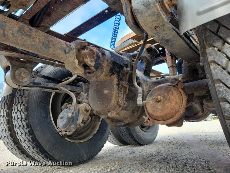 image for item DX7432 2003 Mack CH613 semi truck