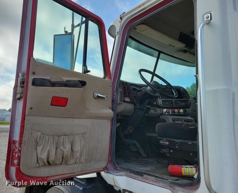 image for item DX7432 2003 Mack CH613 semi truck