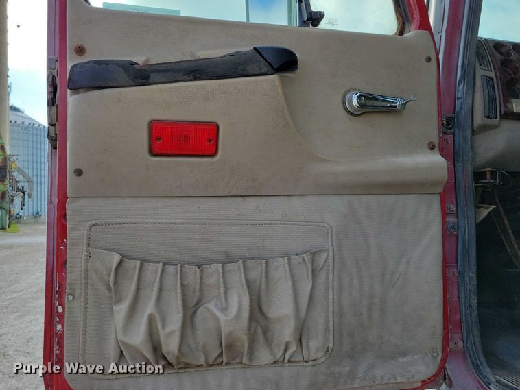 image for item DX7432 2003 Mack CH613 semi truck