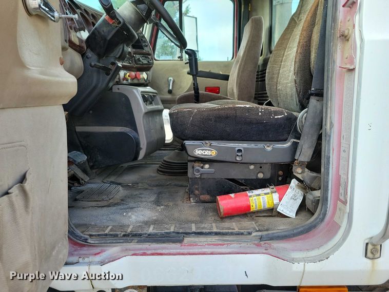 image for item DX7432 2003 Mack CH613 semi truck