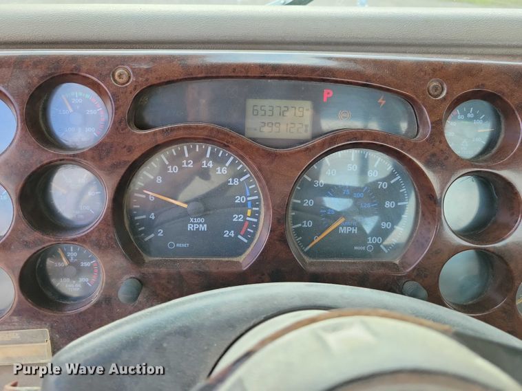 image for item DX7432 2003 Mack CH613 semi truck