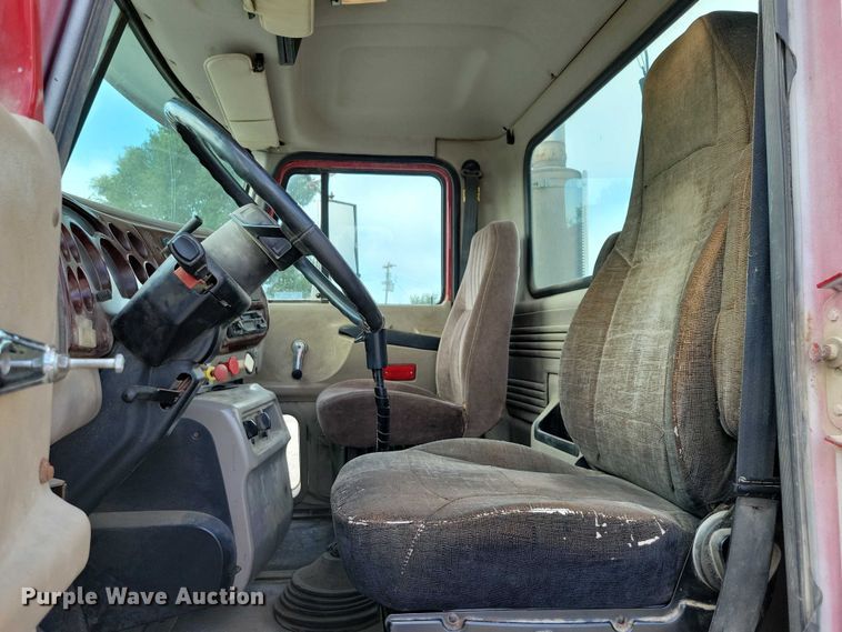 image for item DX7432 2003 Mack CH613 semi truck