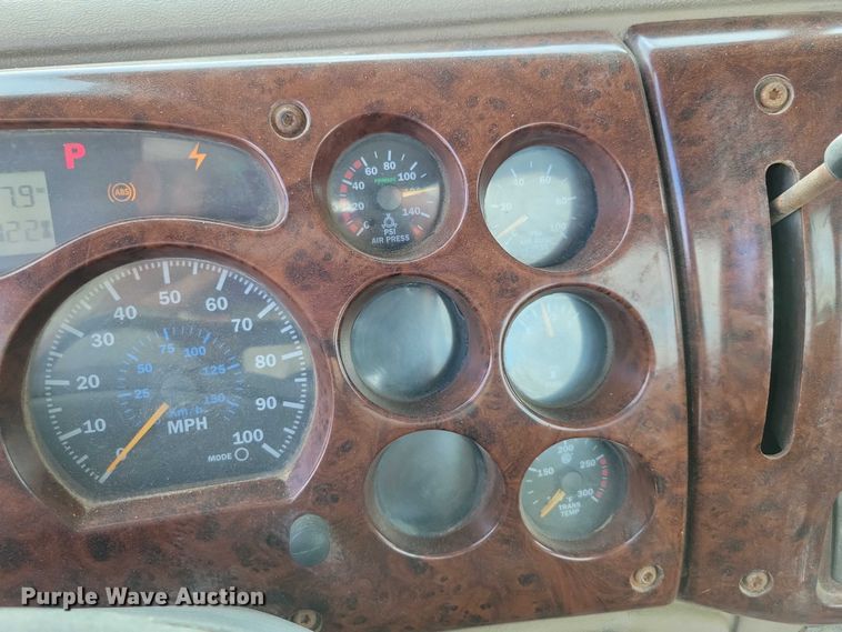 image for item DX7432 2003 Mack CH613 semi truck