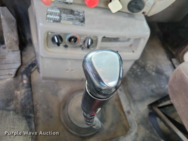 image for item DX7432 2003 Mack CH613 semi truck