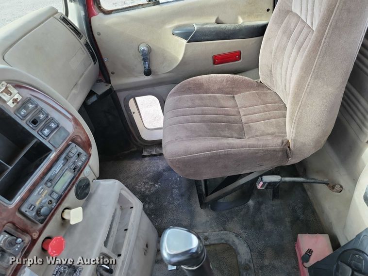 image for item DX7432 2003 Mack CH613 semi truck