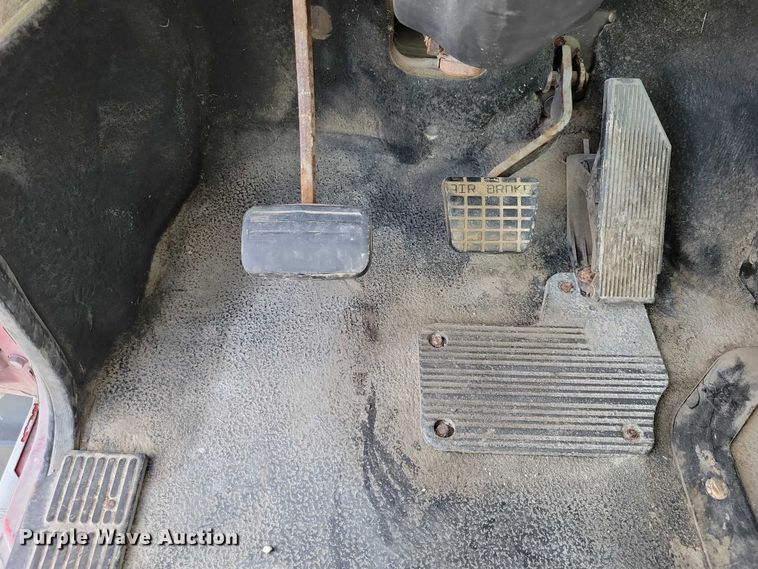 image for item DX7432 2003 Mack CH613 semi truck