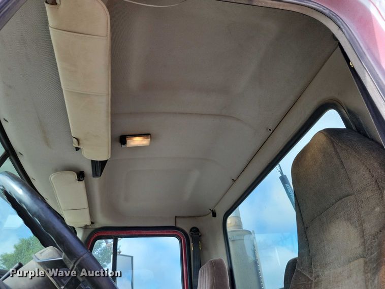 image for item DX7432 2003 Mack CH613 semi truck