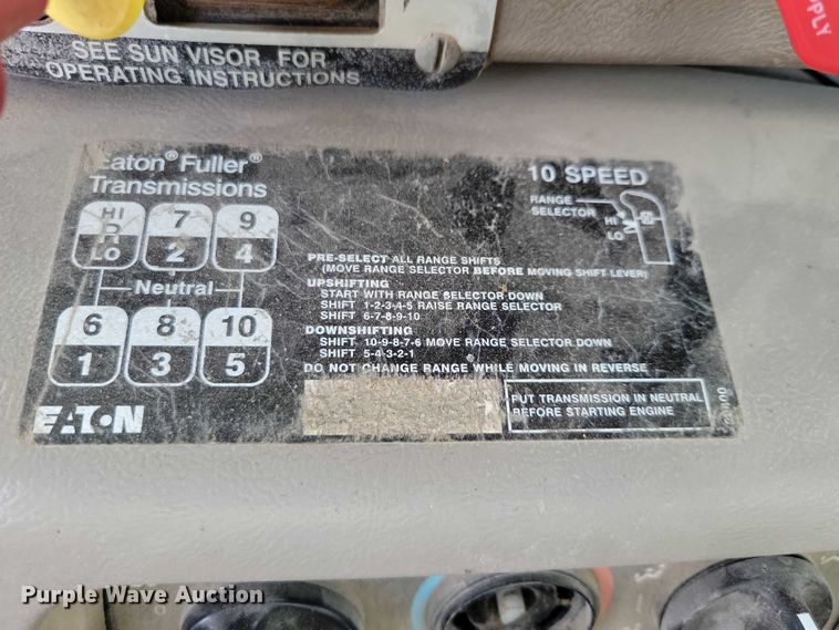 image for item DX7432 2003 Mack CH613 semi truck