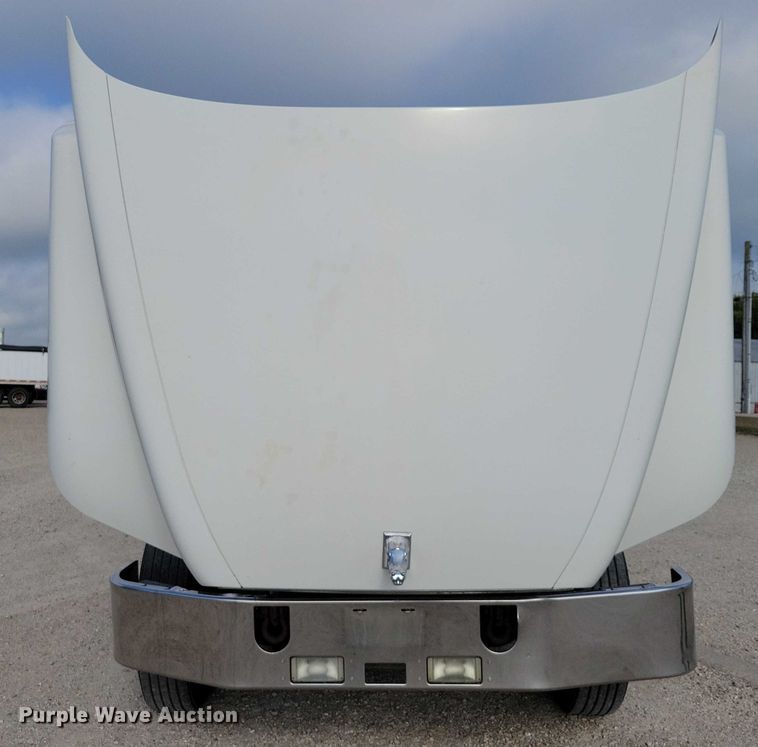 image for item DX7432 2003 Mack CH613 semi truck