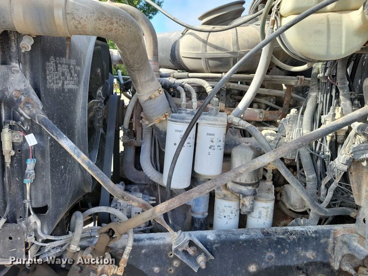 image for item DX7432 2003 Mack CH613 semi truck