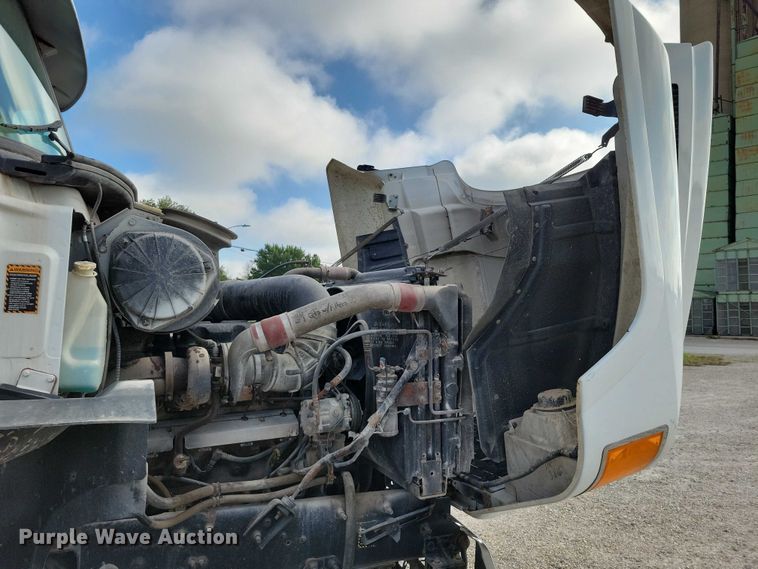 image for item DX7432 2003 Mack CH613 semi truck