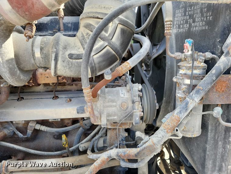 image for item DX7432 2003 Mack CH613 semi truck