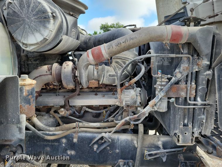 image for item DX7432 2003 Mack CH613 semi truck