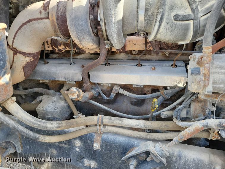 image for item DX7432 2003 Mack CH613 semi truck