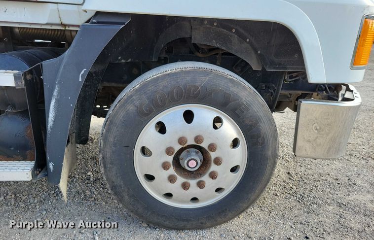 image for item DX7432 2003 Mack CH613 semi truck