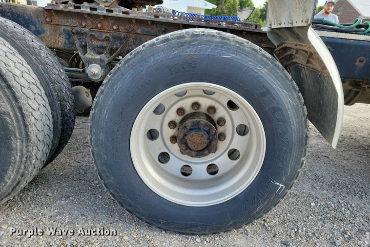 image for item DX7432 2003 Mack CH613 semi truck