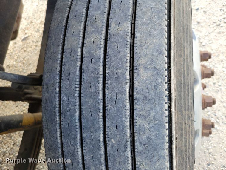 image for item DX7432 2003 Mack CH613 semi truck