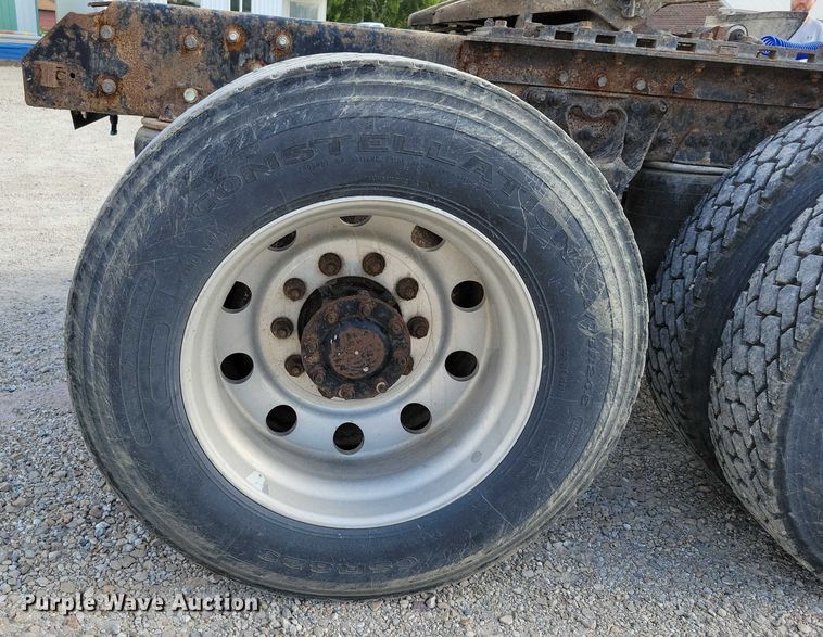 image for item DX7432 2003 Mack CH613 semi truck