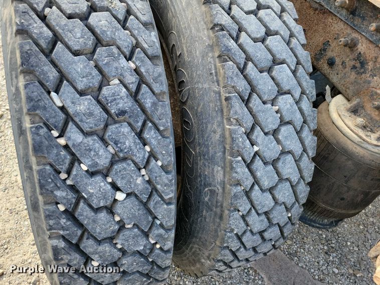 image for item DX7432 2003 Mack CH613 semi truck