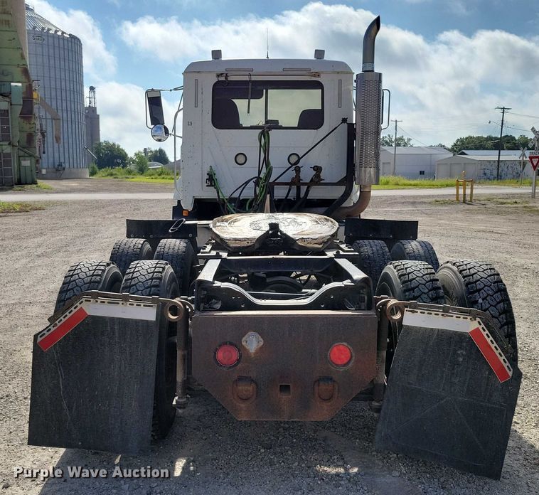 image for item DX7433 1999 Mack CH600 semi truck