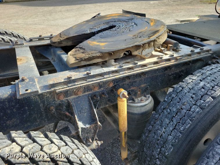 image for item DX7433 1999 Mack CH600 semi truck