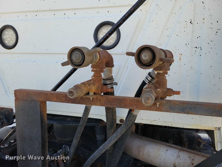 image for item DX7433 1999 Mack CH600 semi truck