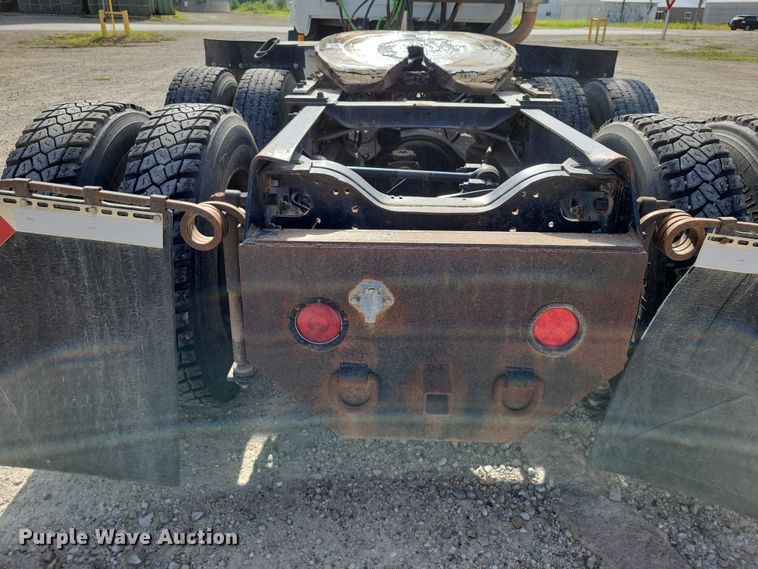 image for item DX7433 1999 Mack CH600 semi truck