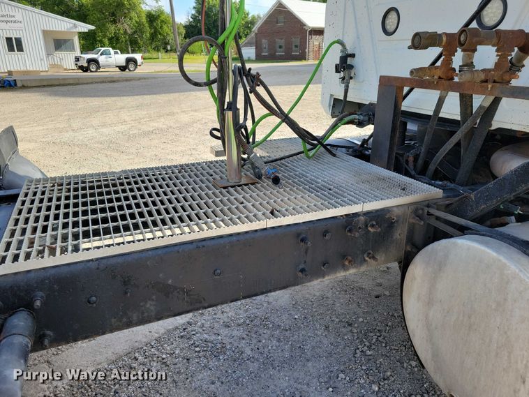 image for item DX7433 1999 Mack CH600 semi truck