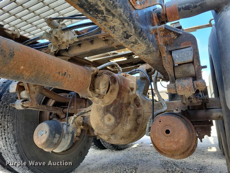 image for item DX7433 1999 Mack CH600 semi truck