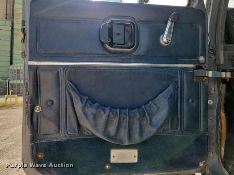 image for item DX7433 1999 Mack CH600 semi truck