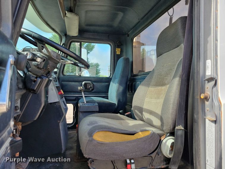 image for item DX7433 1999 Mack CH600 semi truck