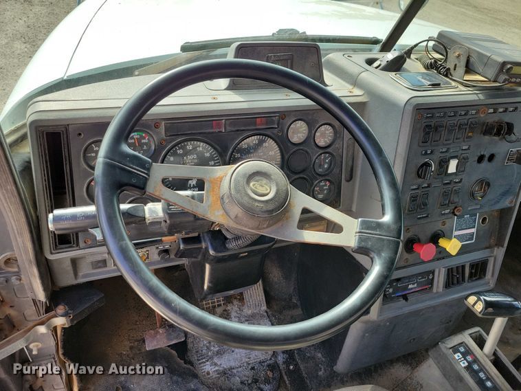 image for item DX7433 1999 Mack CH600 semi truck