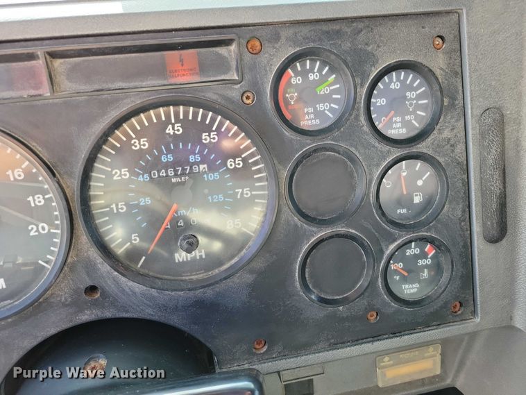 image for item DX7433 1999 Mack CH600 semi truck