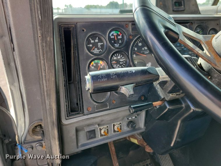 image for item DX7433 1999 Mack CH600 semi truck