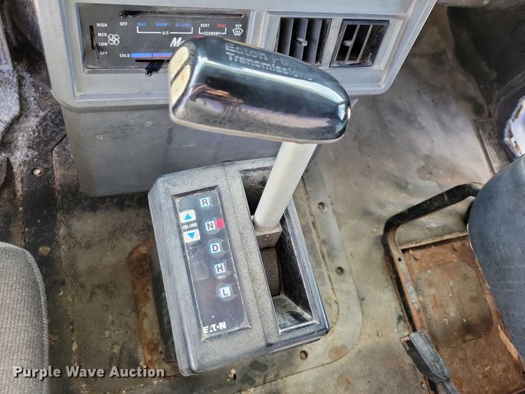 image for item DX7433 1999 Mack CH600 semi truck