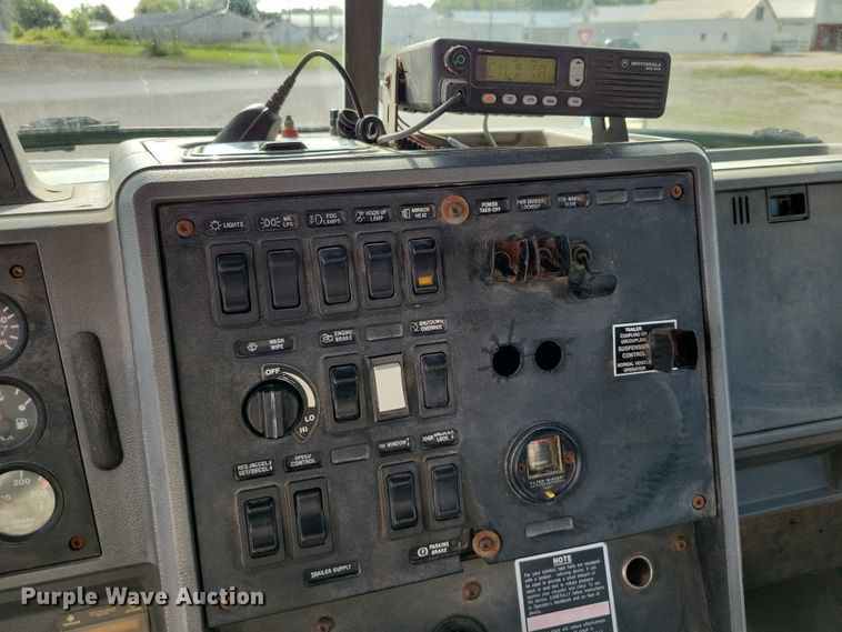 image for item DX7433 1999 Mack CH600 semi truck