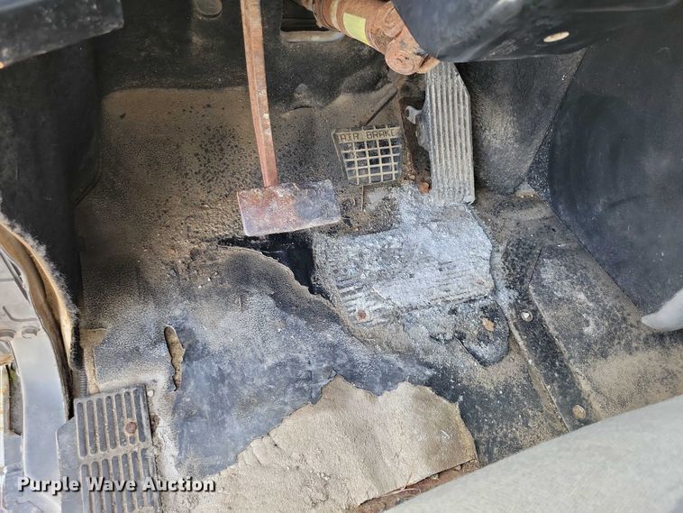 image for item DX7433 1999 Mack CH600 semi truck