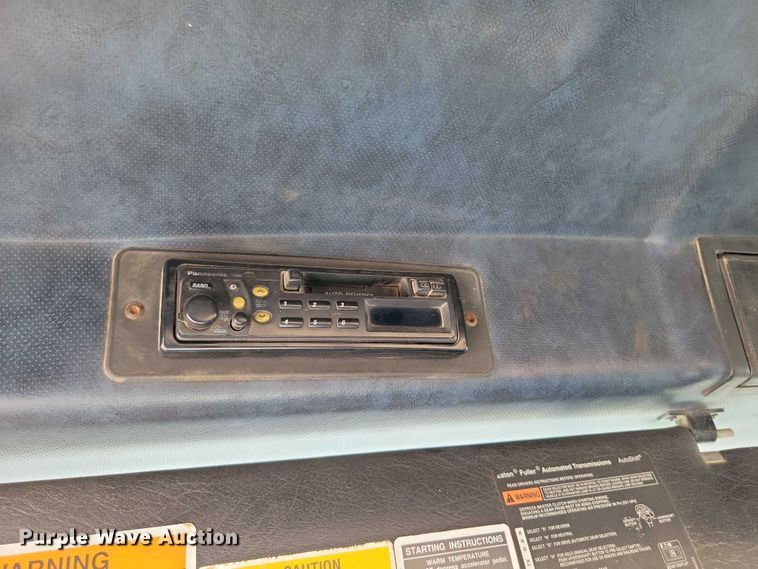 image for item DX7433 1999 Mack CH600 semi truck