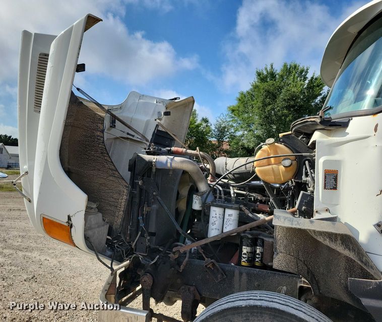 image for item DX7433 1999 Mack CH600 semi truck