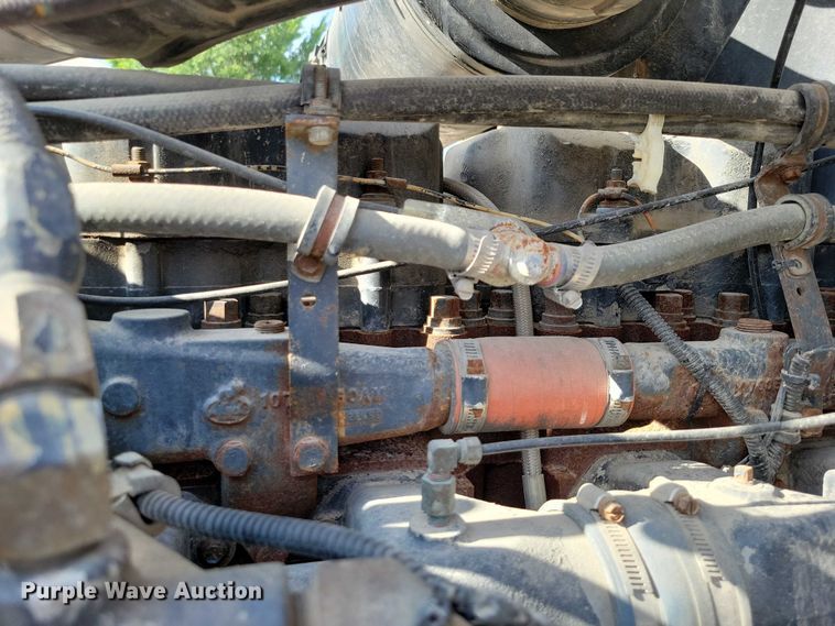 image for item DX7433 1999 Mack CH600 semi truck