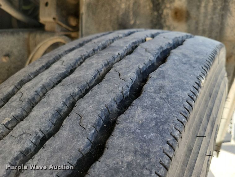 image for item DX7433 1999 Mack CH600 semi truck