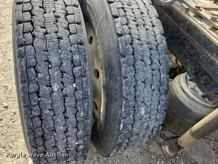 image for item DX7433 1999 Mack CH600 semi truck