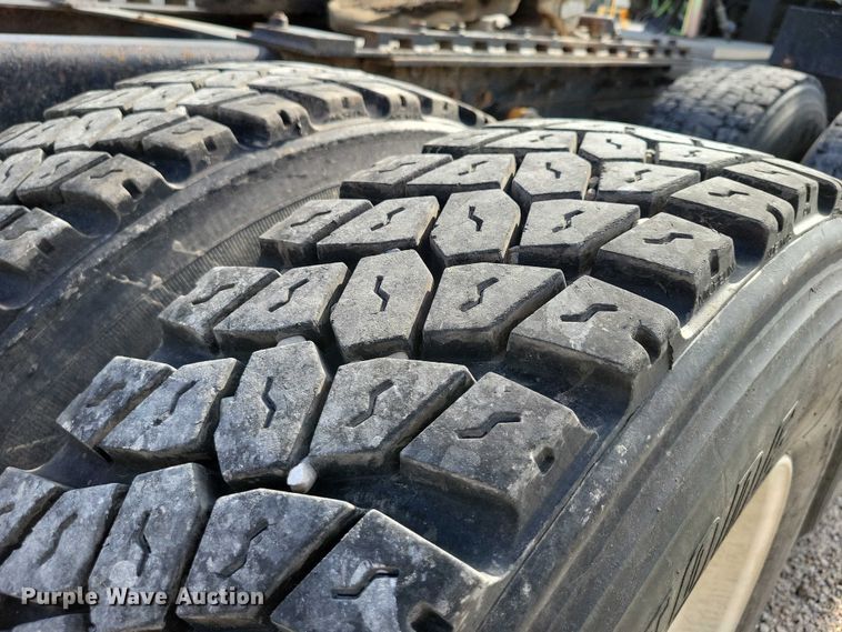 image for item DX7433 1999 Mack CH600 semi truck